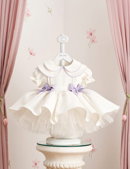 Lila Detaylı Çift Fiyonk ve Bebe Yaka İşlemeli Elbise